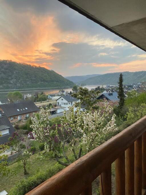 Traumhaftes Blockhaus Am Rhein Villa Kamp-Bornhofen Bagian luar foto